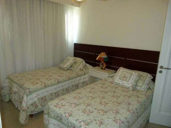 Lujoso departamento en edificio de categoría en 1º fila.